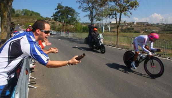 Álvaro Rajo, natural de Ponferrada y aficionado al ciclismo animando en el Mundial de Ciclismo de Ponferrada