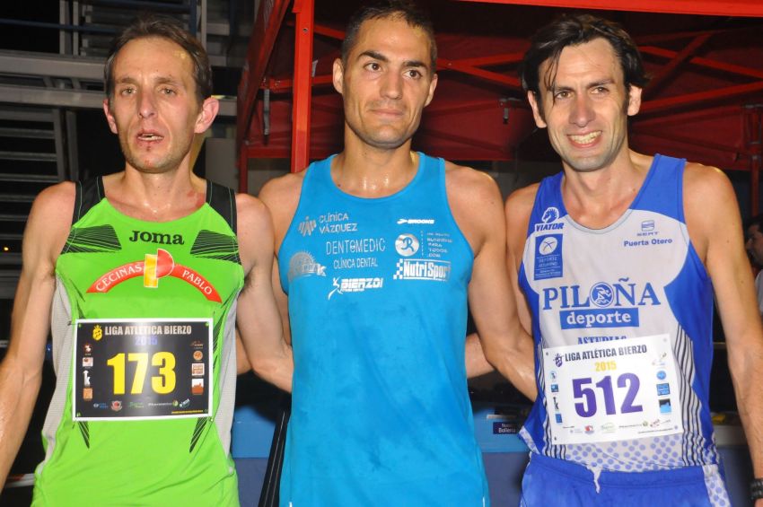 Silván, Martínez y Álvarez, los tres primeros clasificados de la media maratón (Roberto J. González)