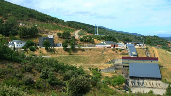 Vista general de la Fundación Santa Bárbara, situada en el municipio de Folgoso de la Ribera.