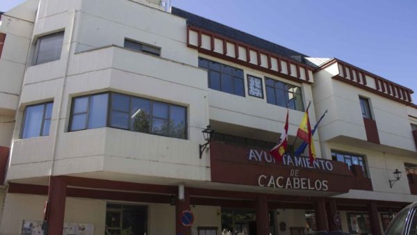Imagen de archivo del Ayuntamiento de Cacabelos. / N. Fernández