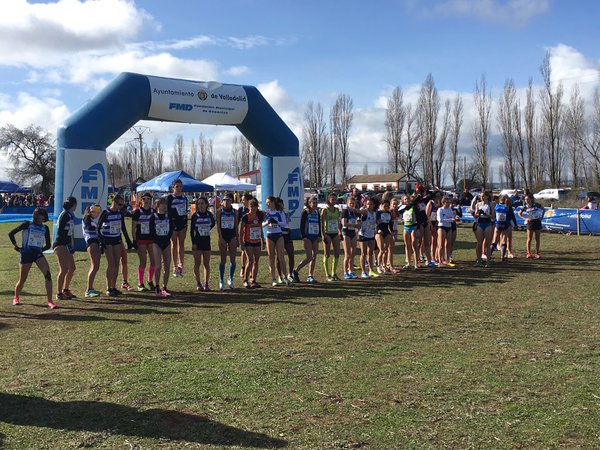 Las atletas de élite femenina, en la línea de salida (@fundacionanoc)