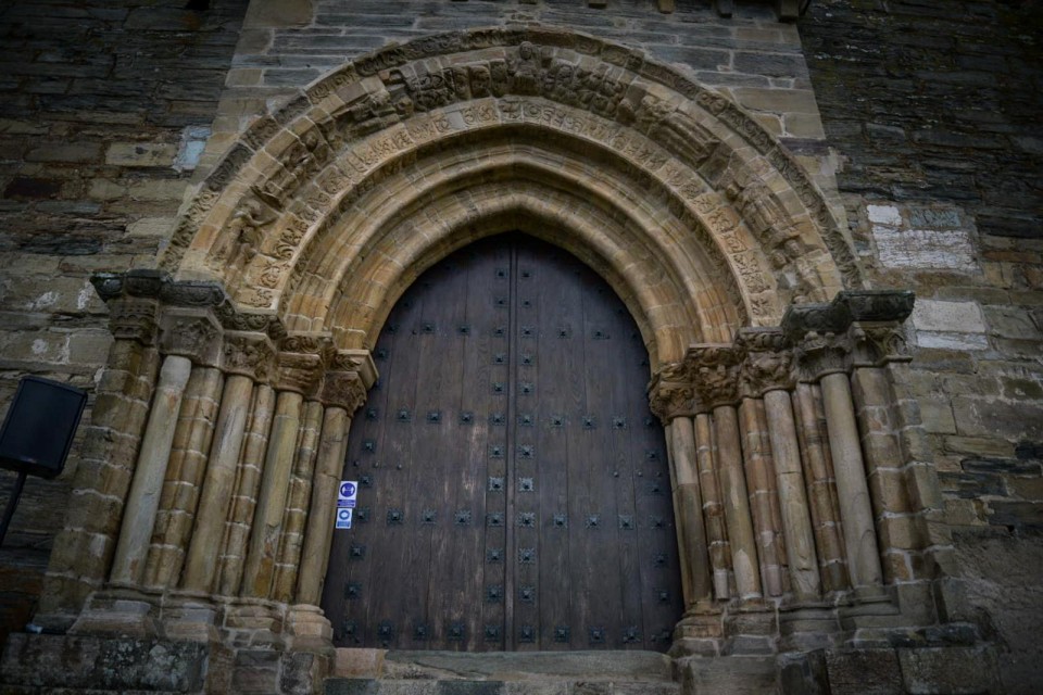 Puerta del Perdón de la iglesia de Santiago de Villafranca del Bierzo