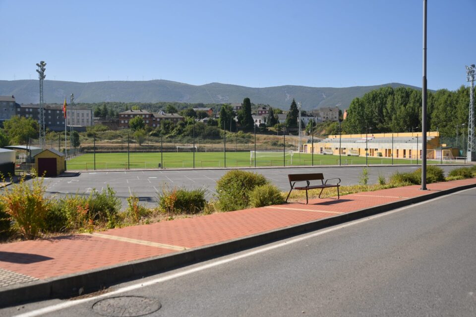 Instalaciones deportivas de El Barco en Bembibre. / QUINITO