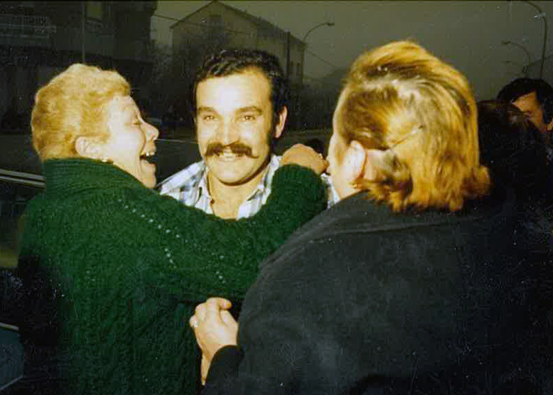 Recibimiento al alcalde de Cacabelos, José Luis Prada, tras su salida de prisión el 4 de diciembre de 1981