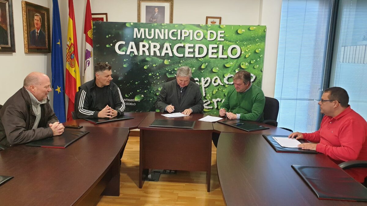 Firma del convenio entre el Ayuntamiento de Carracedelo y la Fundación Cesefor para la celebración de Biocastanea 2022