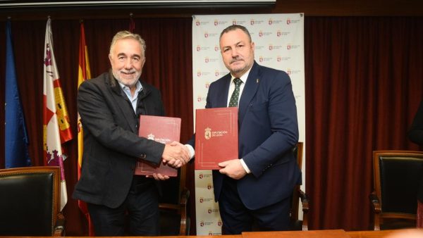 Firma del convenio de colaboración entre la Diputación de León y la Ponferradina por el Centenario del club
