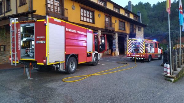 Los Bomberos de Ponferrada interviniero en un incendio en el Palacio de Canedo