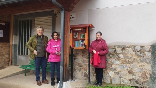 Inauguracion de la 'Biblioteca de libros libres' de Santa Marina de Torre