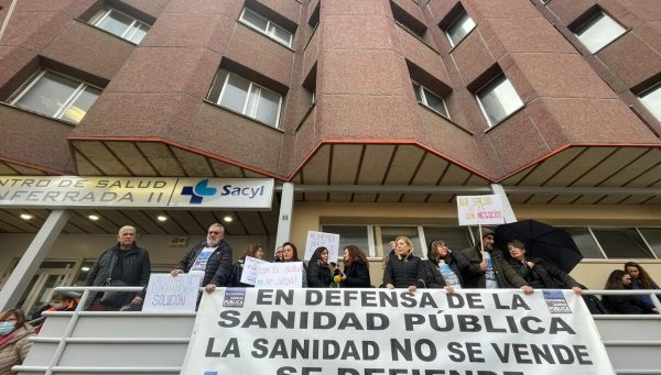 Concentración a las puertas de Pico Tuerto. / Quinito