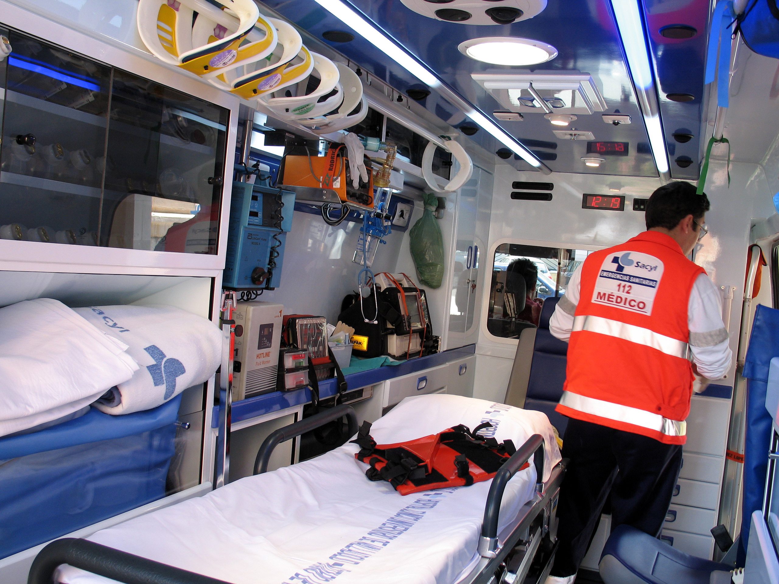 Interior de una ambulancia medicalizada del Sacyl.