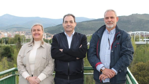 Érika Prada, Andrés Buelta y Luis Ángel García, candidatos de VIAs en Ponferrada