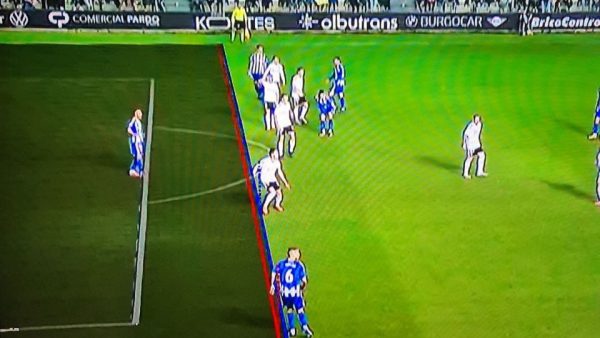 Imagen del gol anulado a la Ponferradina en Burgos con las líneas del VAR