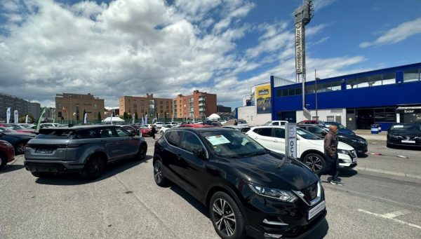 Feria de coches Expocasión en el aparcamiento de El Toralín