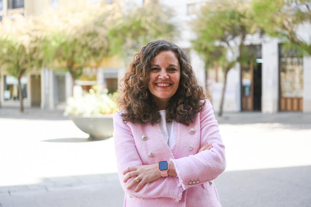 La alcaldesa de Bembibre y candidata a la Alcaldía por el PSOE, Silvia Cao. / QUINITO