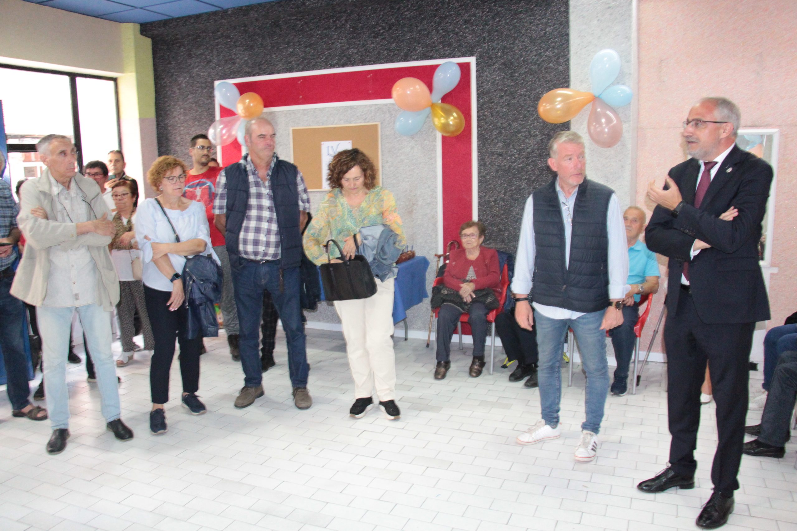 Inauguración de la asociación de vecinos Las Vías en Ponferrada