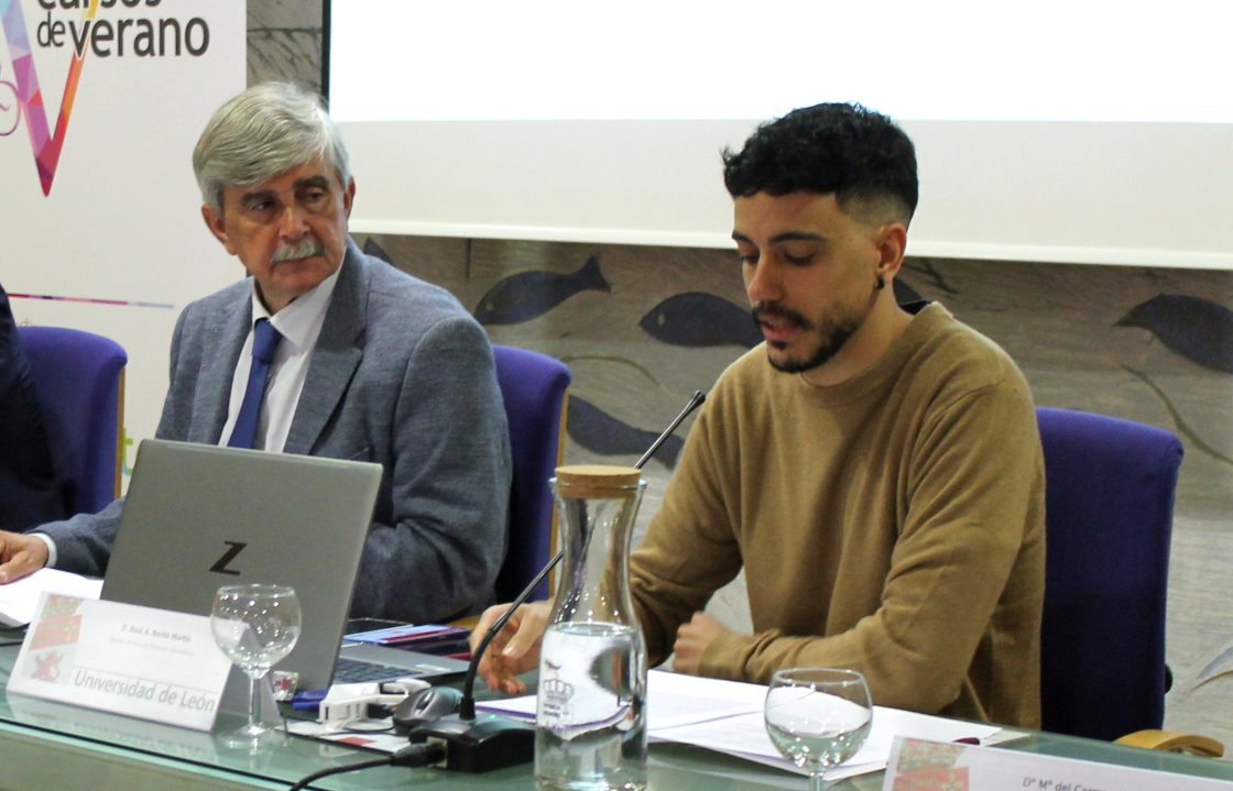 Juan Francisco García Marín y Raúl A. Barba en la presentación de los cursos de la Escuela de Innovación Educativa. / ULE