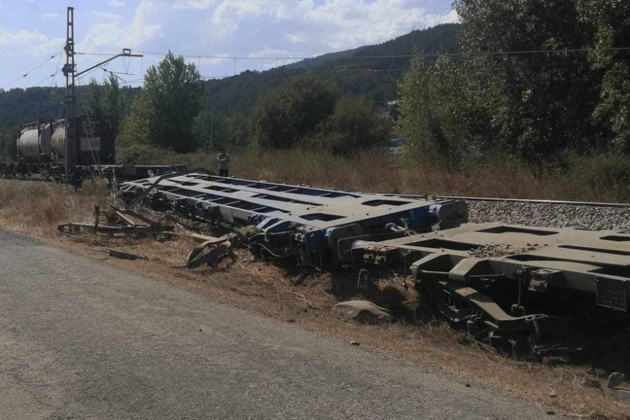 Descarrila un tren de mercancías en la vía que une Ponferrada con Monforte de Lemos