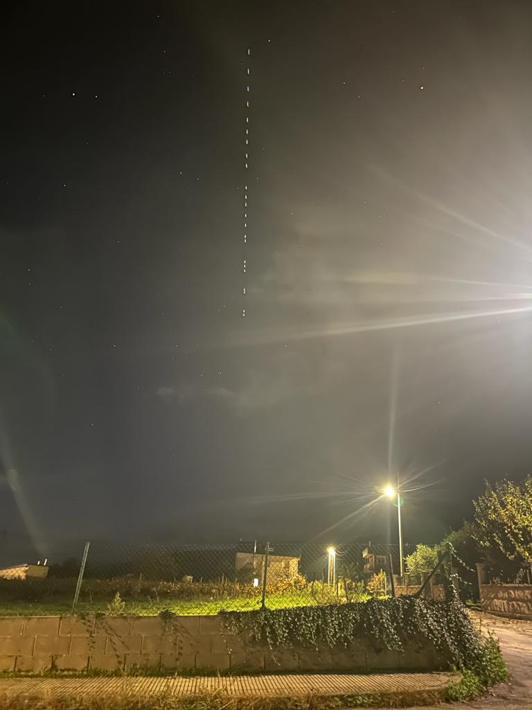 Tren de satélites Starlink observados desde Córgomo (Villamartín de Valdeorras)
