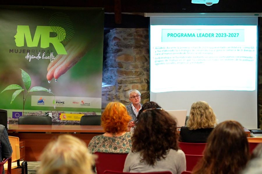 Una de las charlas que ha organizado Asodebi dentro del proyecto 'Estrategia de emprendimiento de la mujer rural en los ámbitos agrario y agroalimentario'. / EBD