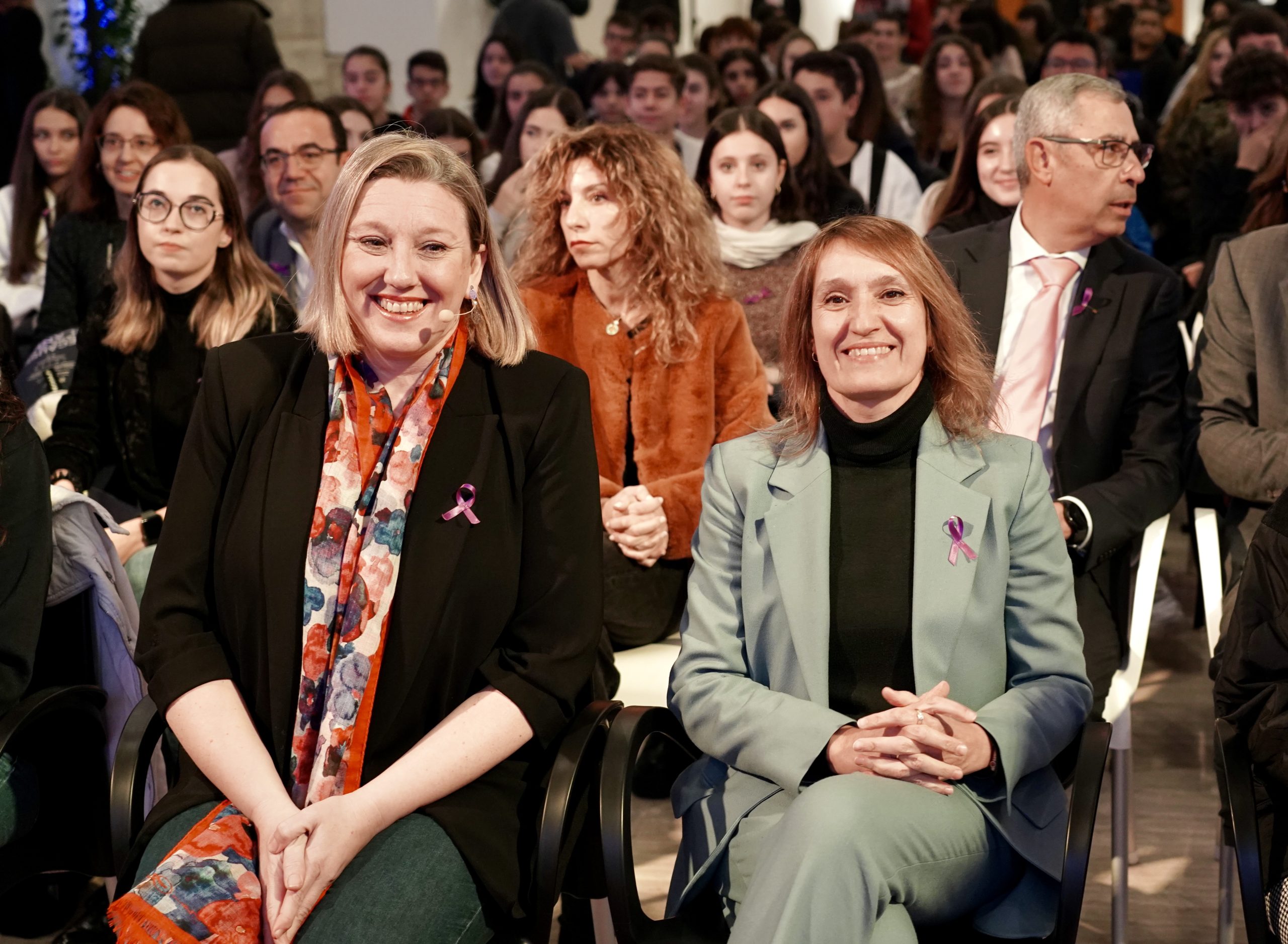 La consejera de Familia e Igualdad de Oportunidades, Isabel Blanco, y la consejera de Educación, Rocío Lucas, presiden el acto con motivo del Día Internacional de la Eliminación de la Violencia contra las Mujeres