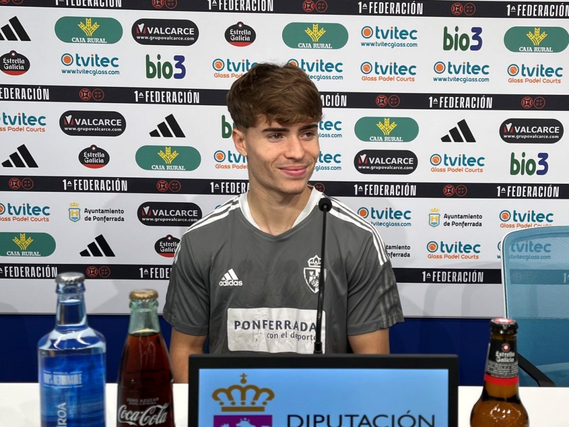 El jugador de la Ponferradina, Josep Cerdà, en la sala de prensa de El Toralín