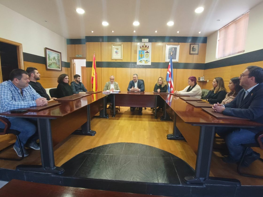 Olegario Ramón visita el Ayuntamiento de Camponaraya