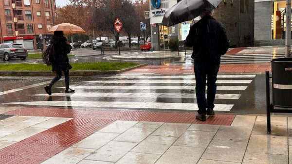 Foto de archivo de un día de lluvia en Ponferrada. / QUINITO