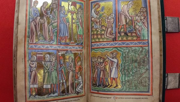 Libros para la Navidad en la biblioteca del Castillo de Ponferrada