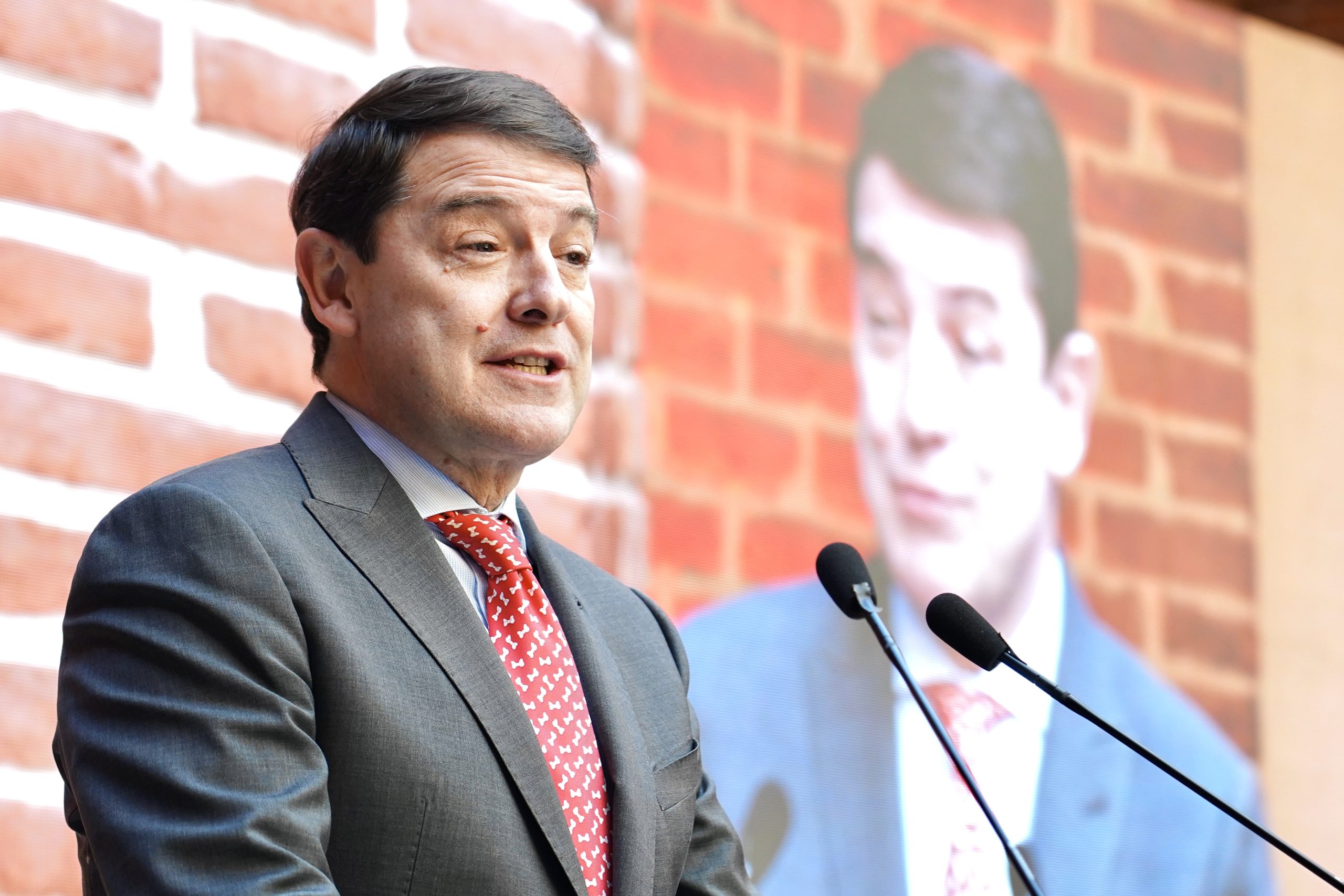 El presidente de la Junta de Castilla y León, Alfonso Fernández Mañueco, participa en la Gala de entrega del XVIII premio Diario de León al Desarrollo Social y los Valores Humanos