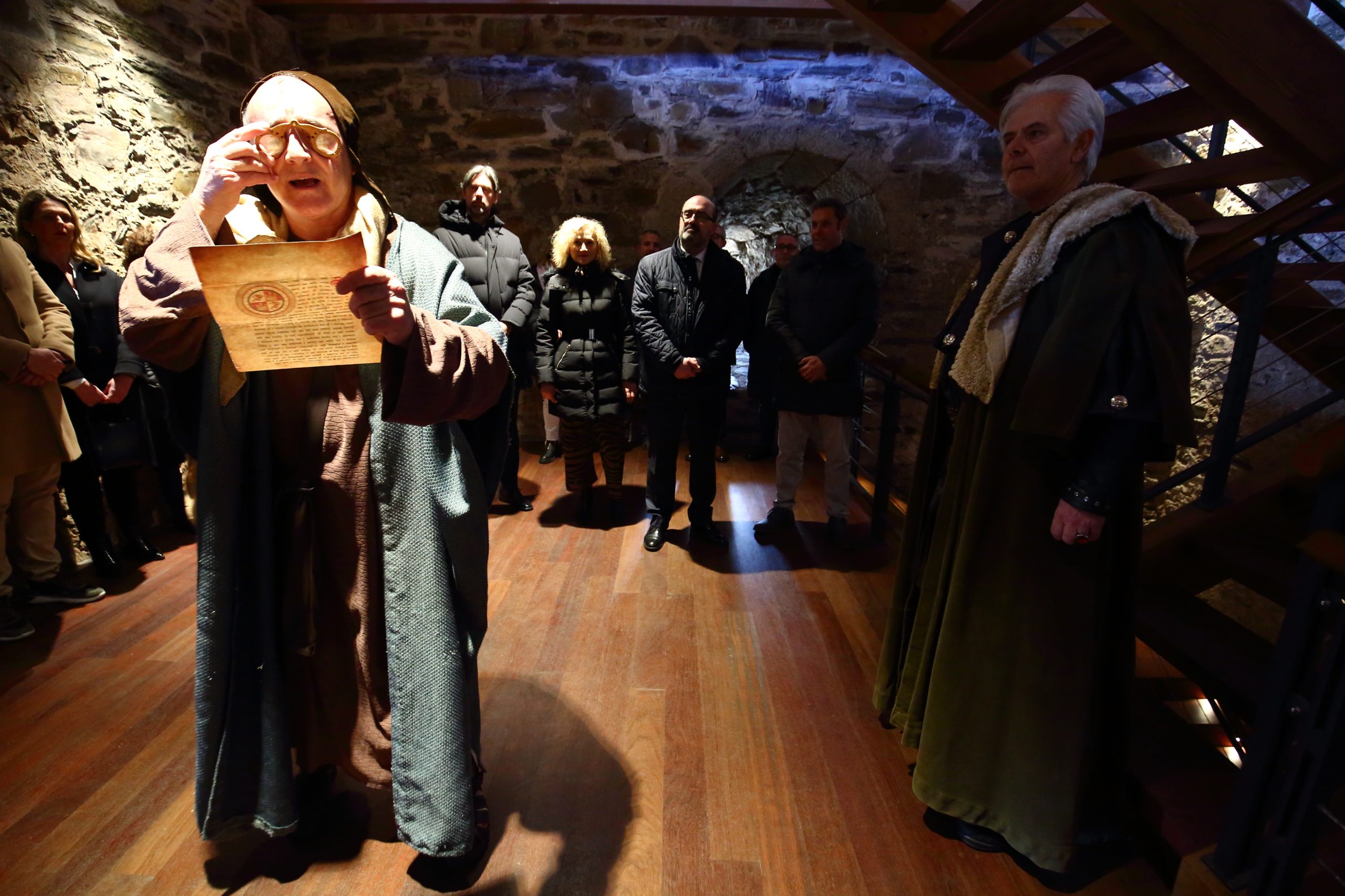 Visita teatralizada al Castillo de Ponferrada a cargo de la compañía Conde Gatón