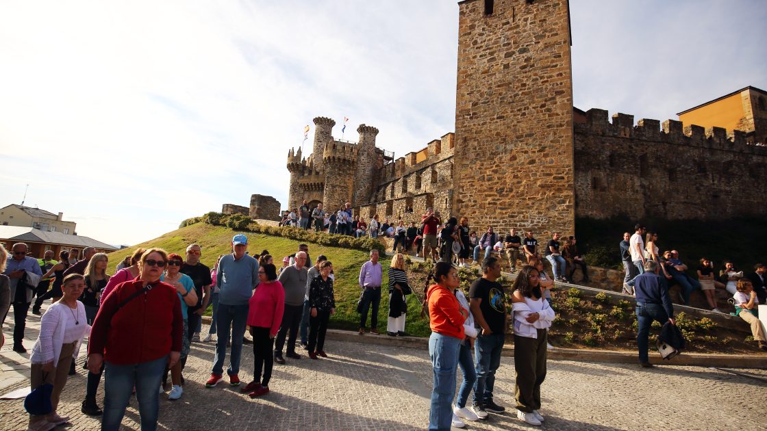 Turistas en el Castillo de Ponferrada