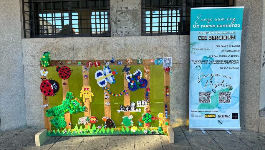Exposición temporal del CEE Bergidum en la Plaza del Ayuntamiento de Ponferrada