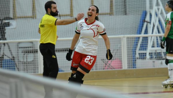Gisela Vicente, durante un partido con el Bembibre Hockey