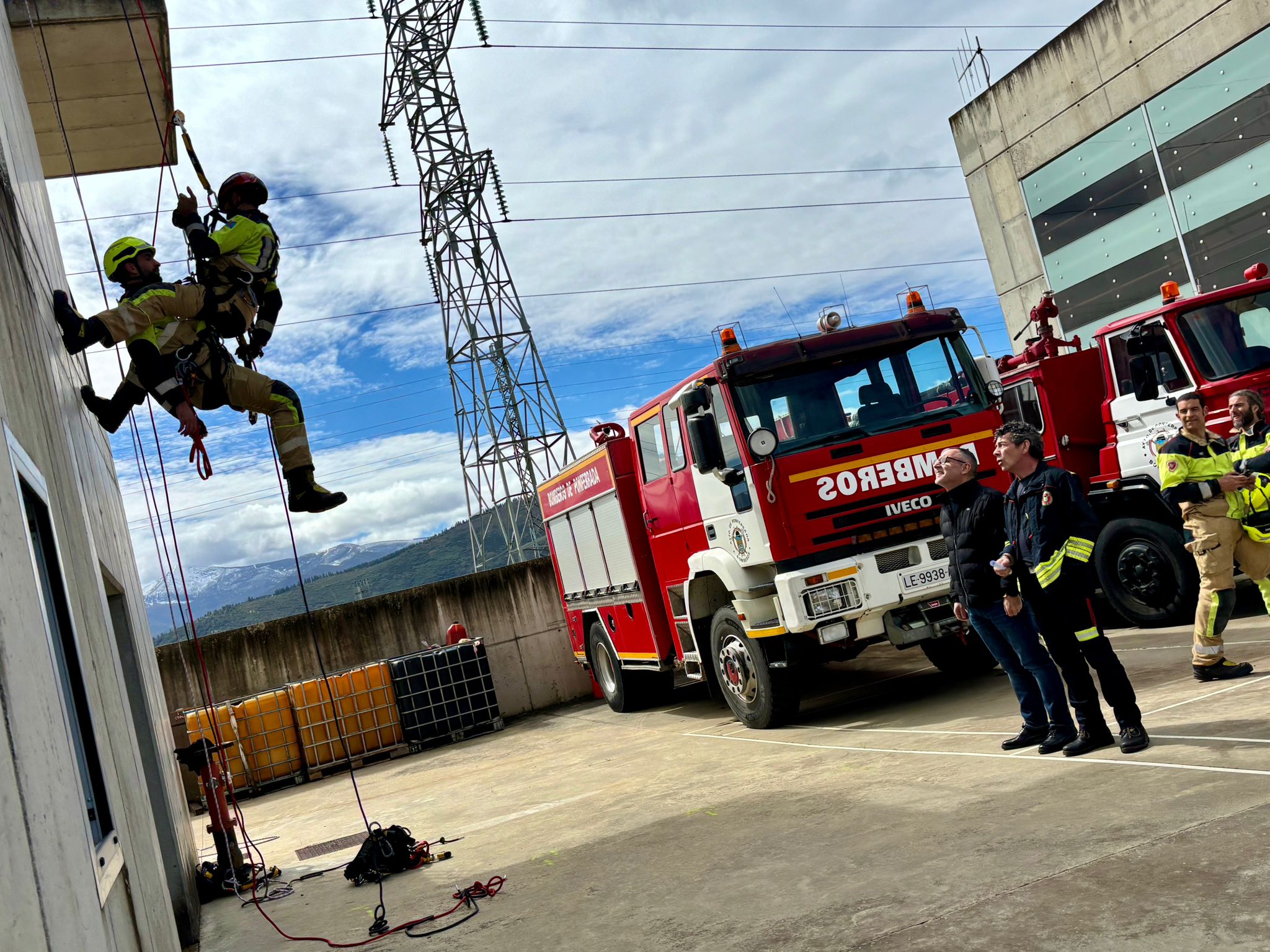Bomberos de Ponferrada durante el curso de formación