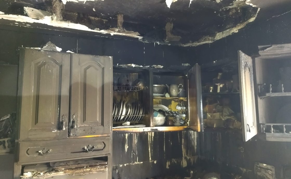 Incendio en una vivienda de Parandones. / Bomberos de Ponferrada