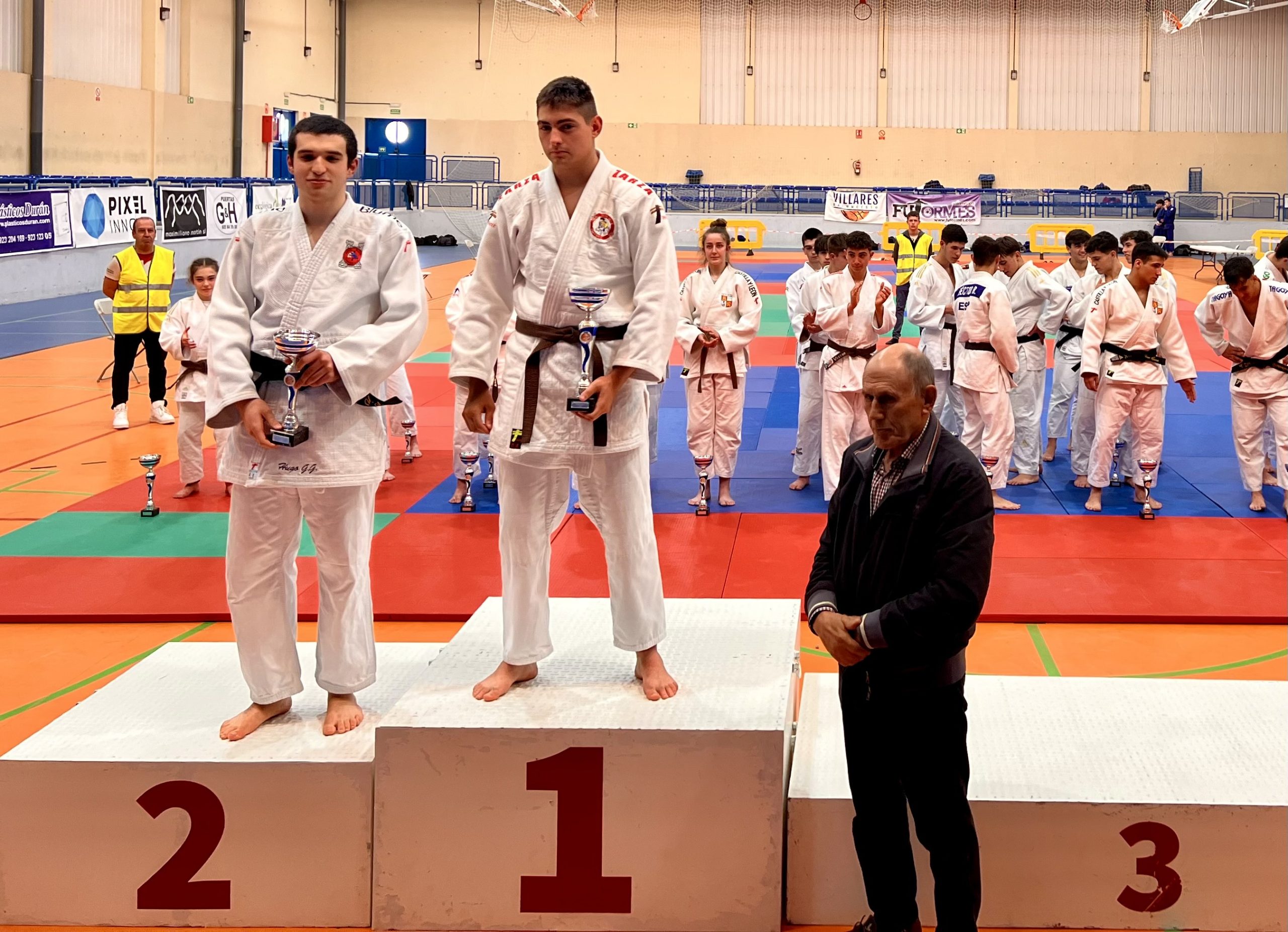 Éxito para el Club Judo Blume de Ponferrada en el VI Campeonato Internacional Villares de la Reina. / EBD
