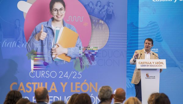 El presidente de la Junta de Castilla y León, Alfonso Fernández Mañueco, inaugura en Fontiveros (Ávila) el curso escolar 2024-2025