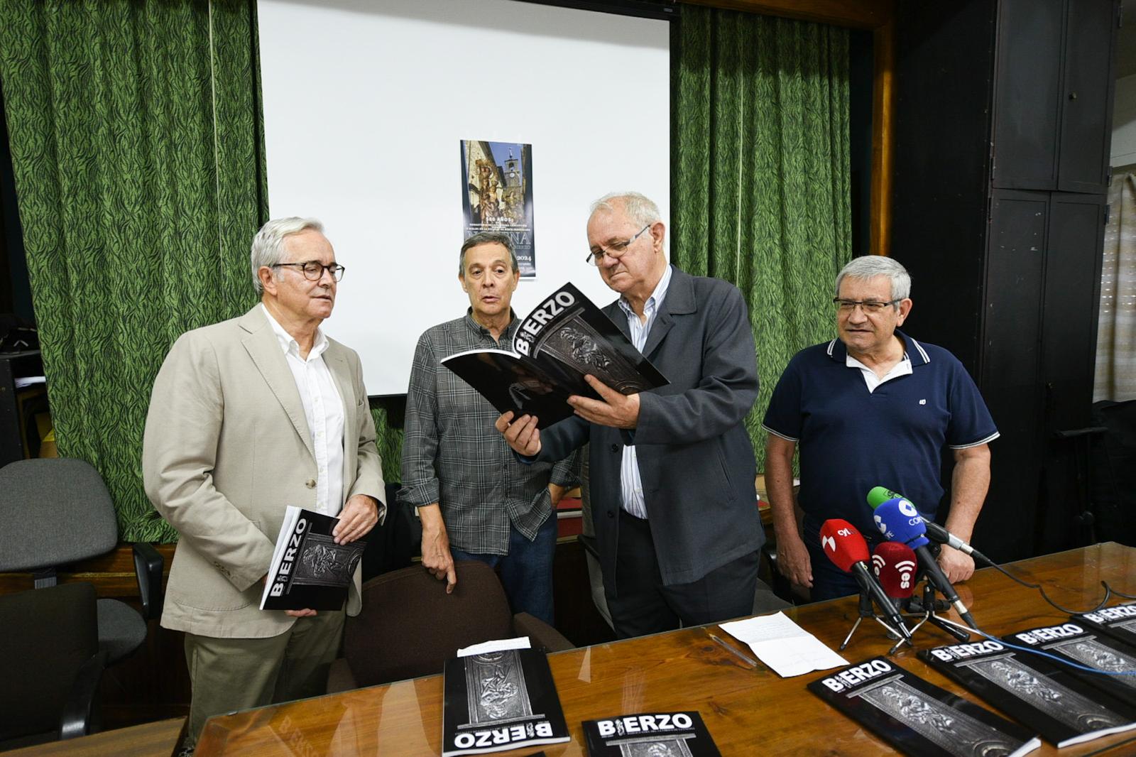 Presentación de una nueva edición de la revista Bierzo. / QUINITO