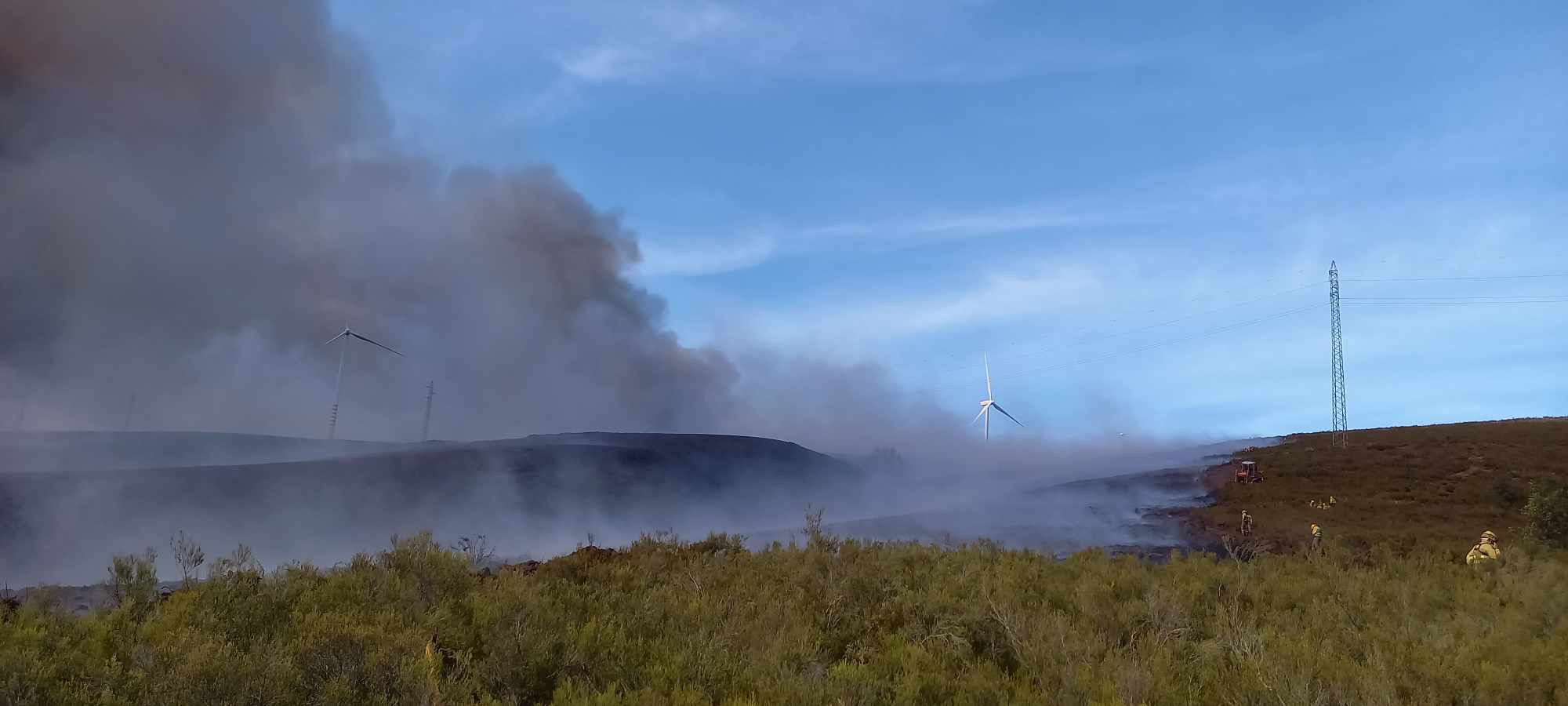 Declarado un incendio forestal de nivel 1 en Brañuelas. / EBD