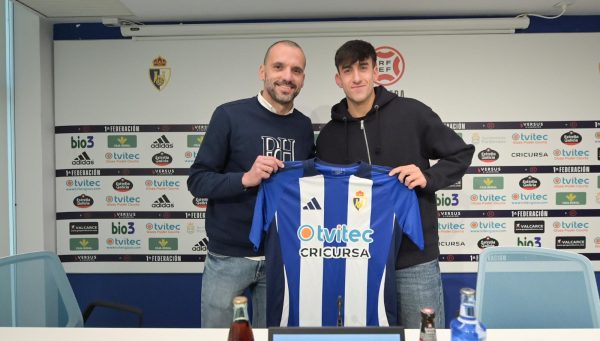 Presentación de Pau Ferrer con la Ponferradina