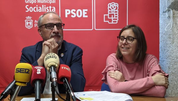Rueda de prensa del PSOE de Ponferrada sobre la venta del antiguo cuartel de la Guardia Civil.