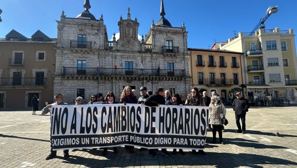 Protesta contra los horarios de los autobuses de Ponferrada