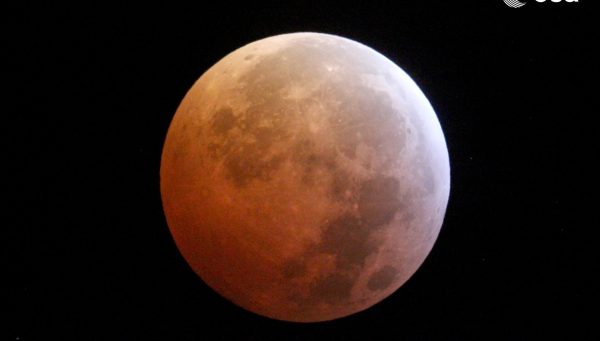 Eclipse lunar