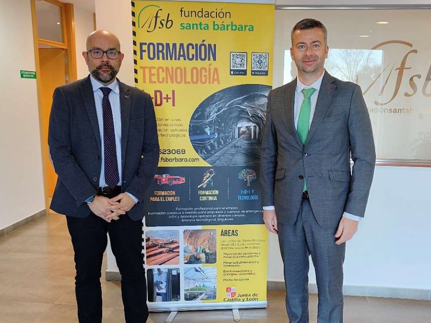 Firma del convenio entre Fundación Santa Bárbara y SEMI